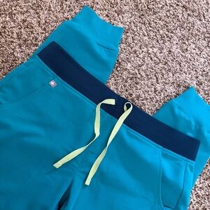 FIGS Zamora Joggers, size M, teal
